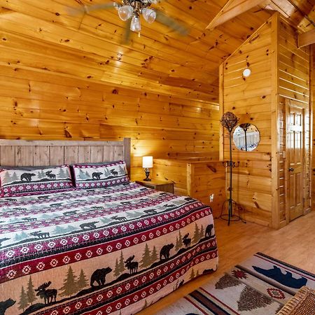 Permanent Vacation-Private Honeymoon Cabin With Hot Tub Sevierville Exterior photo