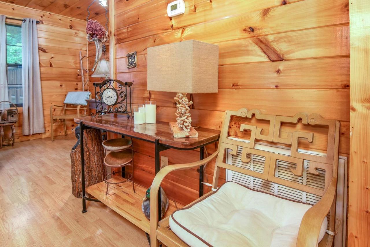 Permanent Vacation-Private Honeymoon Cabin With Hot Tub Sevierville Exterior photo